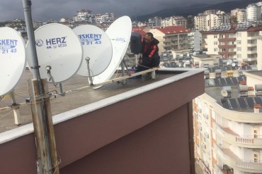 The satellite dishes affected by the wind were fixed in their places
